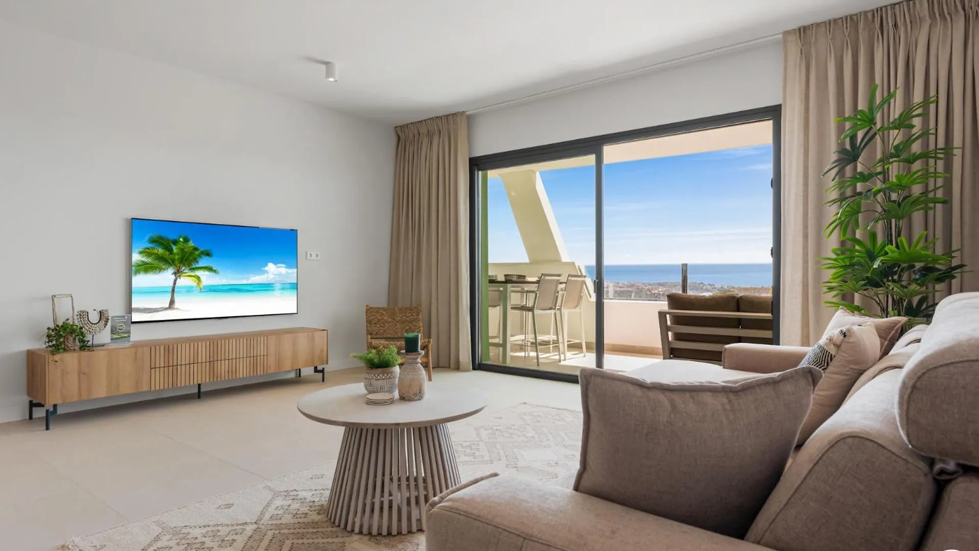Vivi Homes - Breeze View, Sauna, Gym & Pool Sitio de Calahonda