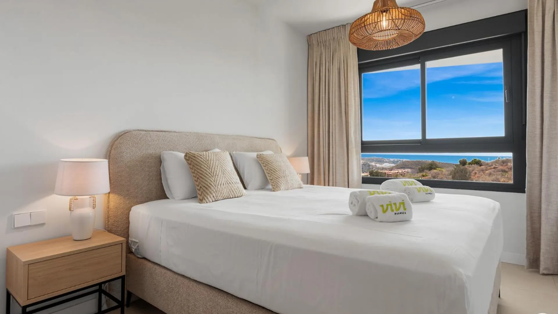 Vivi Homes - Breeze View, Sauna, Gym & Pool Sitio de Calahonda