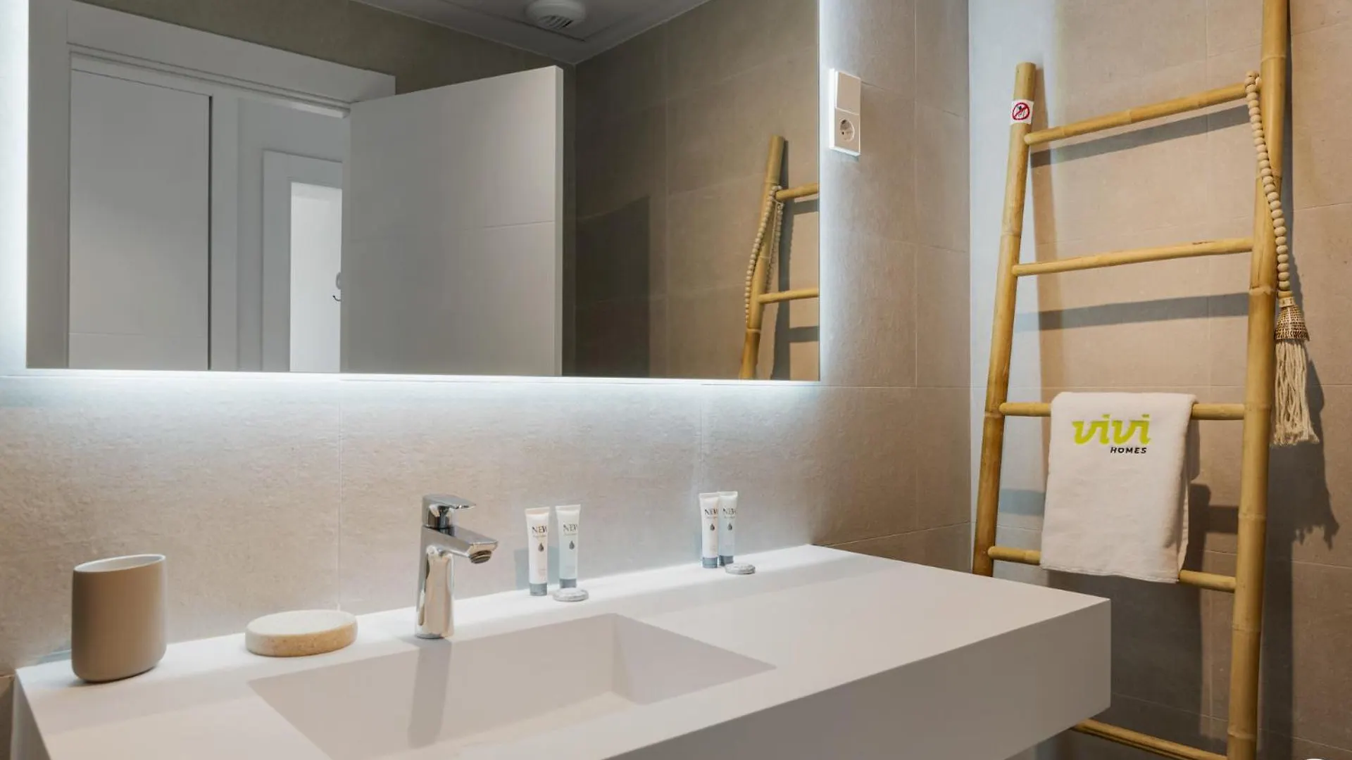 Vivi Homes - Breeze View, Sauna, Gym & Pool Sitio de Calahonda