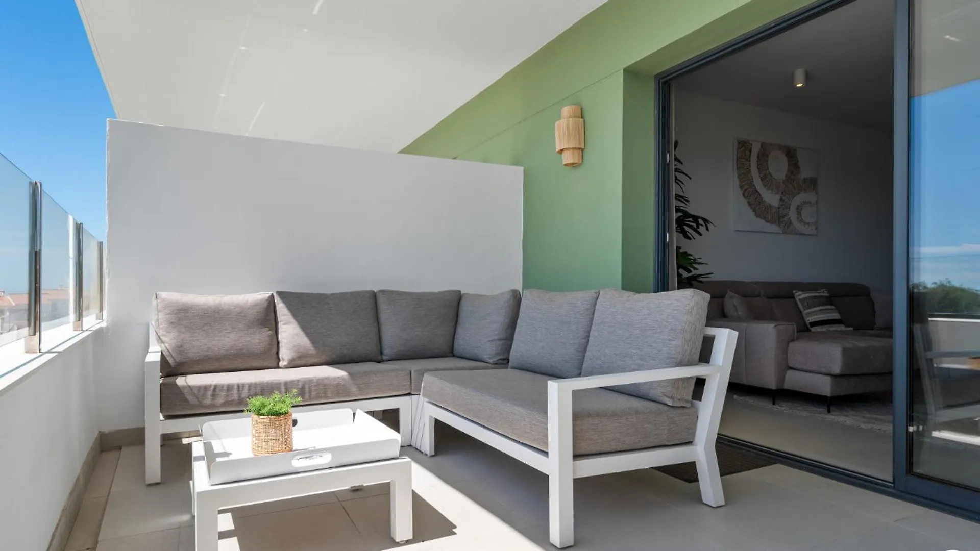 Vivi Homes - Breeze View, Sauna, Gym & Pool Sitio de Calahonda Apartment