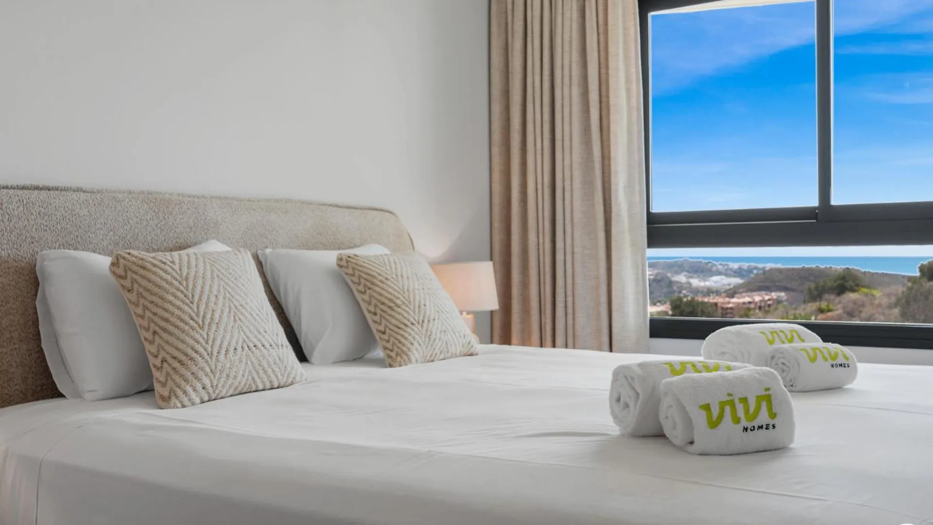Vivi Homes - Breeze View, Sauna, Gym & Pool Sitio de Calahonda Apartament