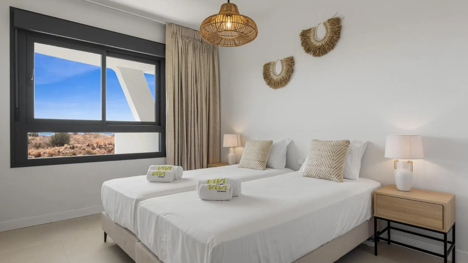 Vivi Homes - Breeze View, Sauna, Gym & Pool Sitio de Calahonda Apartament